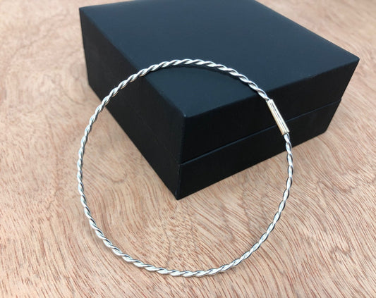 Delicate Silver Twisted Wire Bangle with Gold Collar